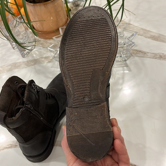 NWOT Levi’s dark brown leather and suede moto style lace, zip and buckle boots - Picture 8 of 10